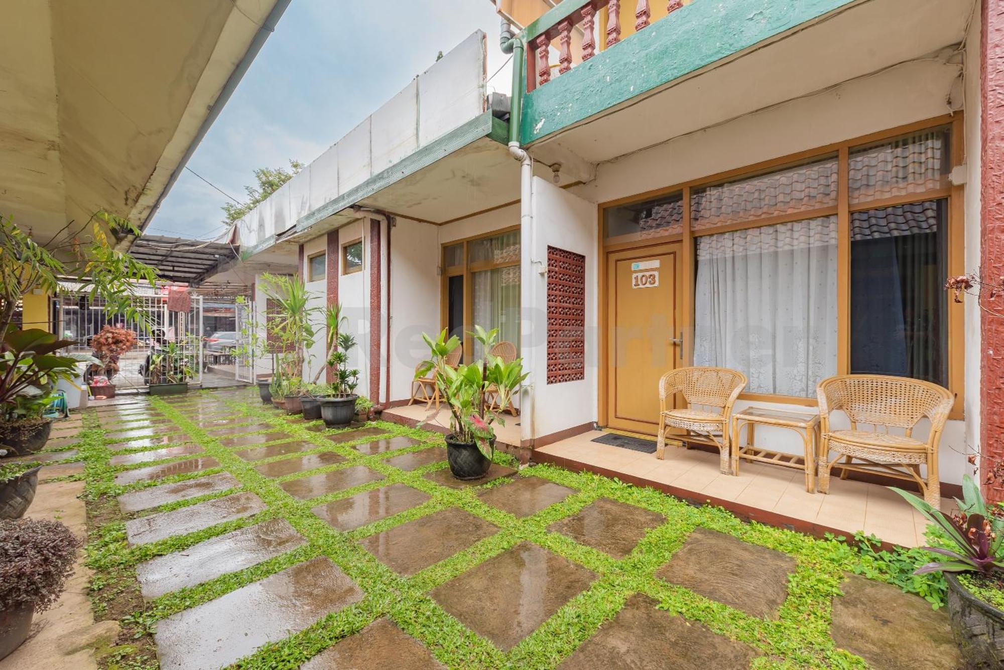 Seruni Guest House Near Alun Alun Lembang Mitra Reddoorz Exterior foto